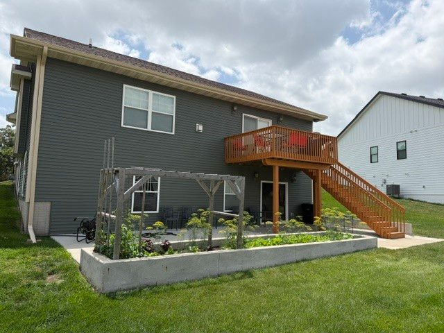 2462 E Highview Drive, Des Moines, IA 50320