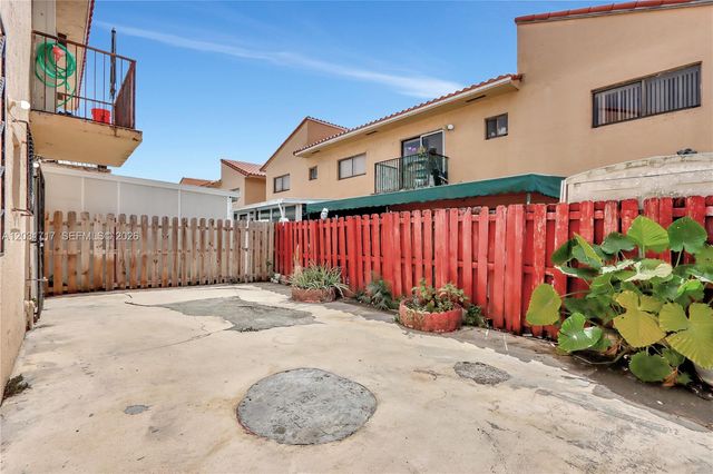 7732 W 29th Way 102, Hialeah, FL 33018