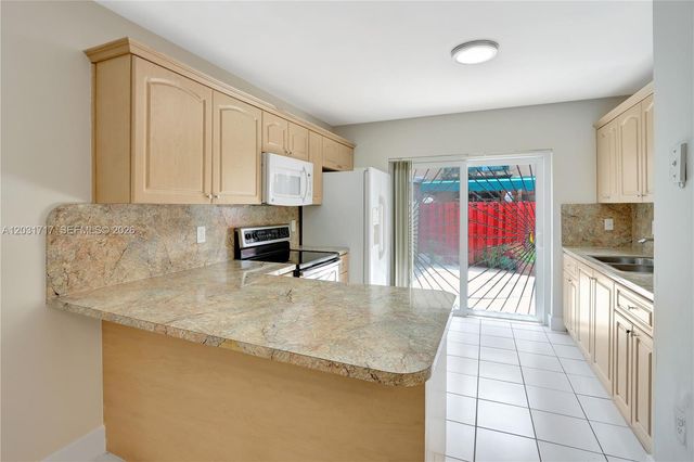 7732 W 29th Way 102, Hialeah, FL 33018