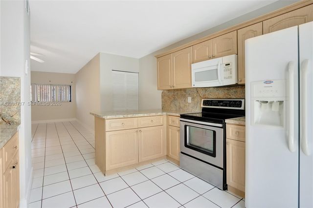 7732 W 29th Way 102, Hialeah, FL 33018