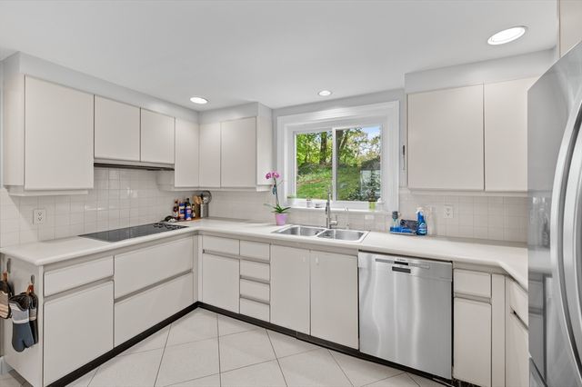 150 Cotton St, Newton, MA 02458