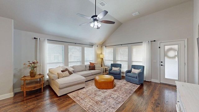 1119 Kettlewood Drive, Justin, TX 76247