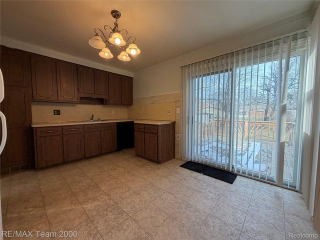 1032 GILMAN Street, Garden City, MI 48135