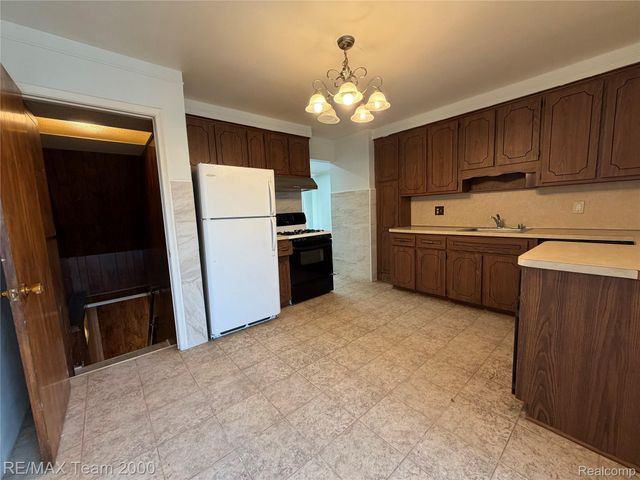 1032 GILMAN Street, Garden City, MI 48135