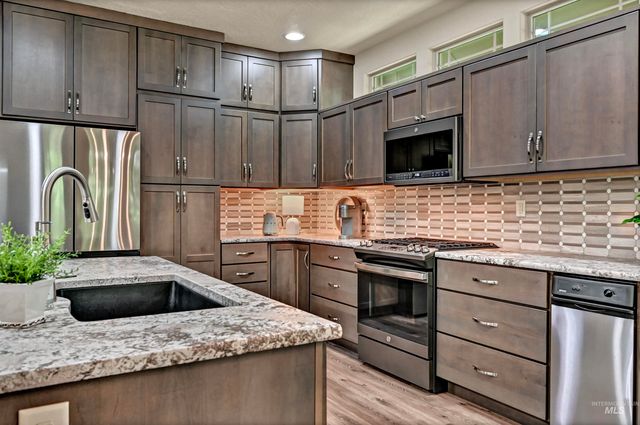 830 E Thunderbird Court, Eagle, ID 83616
