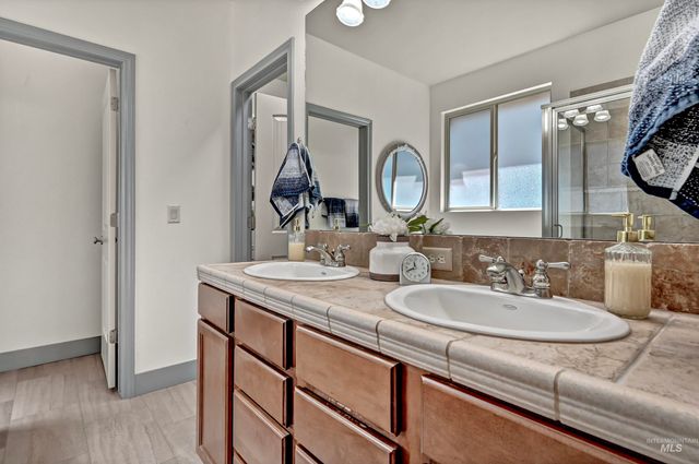 830 E Thunderbird Court, Eagle, ID 83616