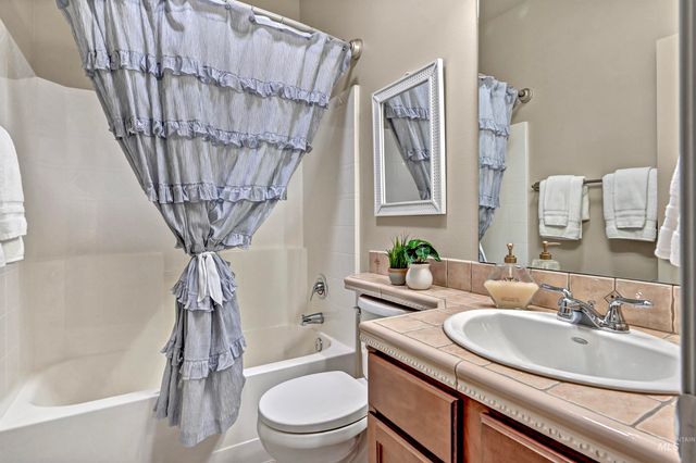 830 E Thunderbird Court, Eagle, ID 83616
