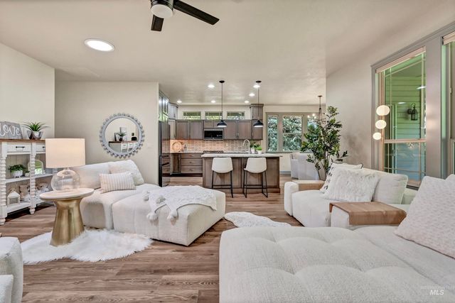 830 E Thunderbird Court, Eagle, ID 83616