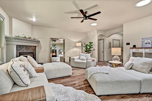 830 E Thunderbird Court, Eagle, ID 83616
