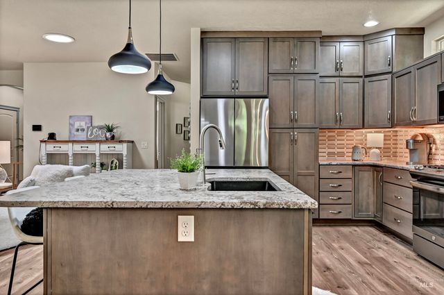 830 E Thunderbird Court, Eagle, ID 83616