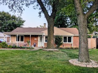 9909 Elm Circle Drive, Oak Lawn, IL 60453