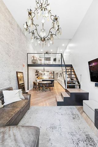 250 Mercer St Apt C205, New York City, NY 10012