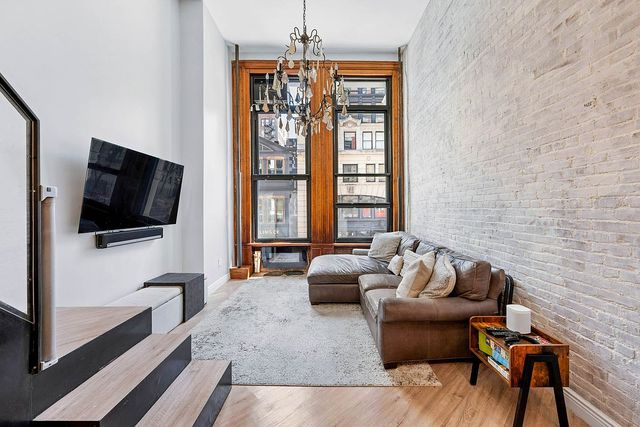 250 Mercer St Apt C205, New York City, NY 10012