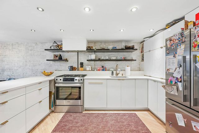 250 Mercer St Apt C205, New York City, NY 10012