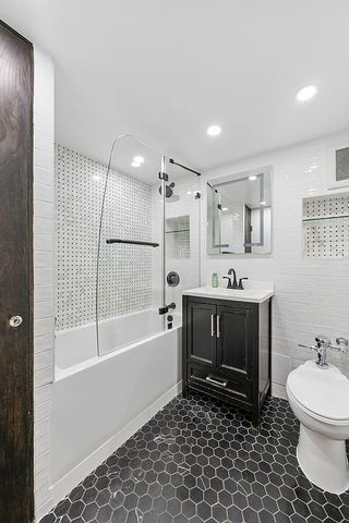 250 Mercer St Apt C205, New York City, NY 10012