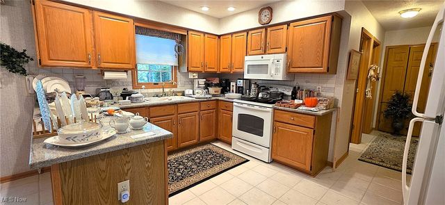 15017 Regency Drive, Strongsville, OH 44149