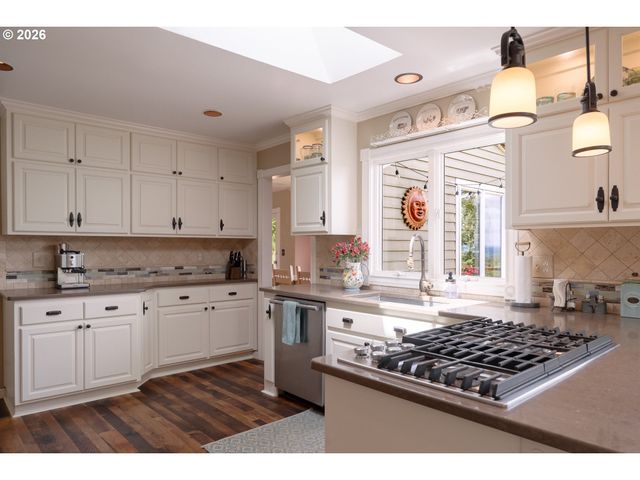 107 GARIBALDI St, Lake Oswego, OR 97035