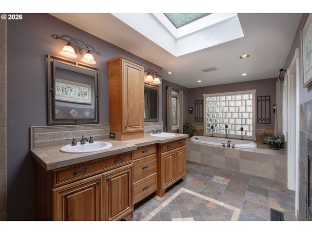 107 GARIBALDI St, Lake Oswego, OR 97035