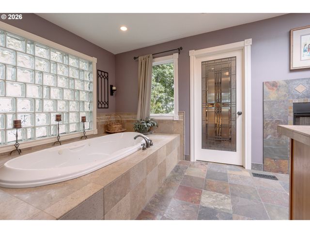 107 GARIBALDI St, Lake Oswego, OR 97035