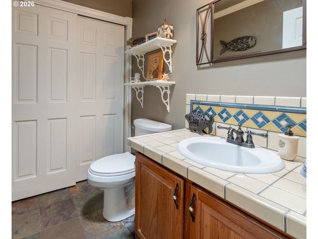 107 GARIBALDI St, Lake Oswego, OR 97035