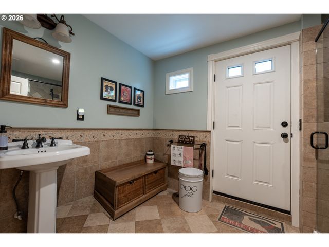 107 GARIBALDI St, Lake Oswego, OR 97035