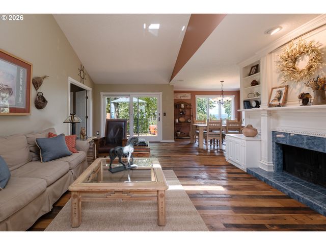 107 GARIBALDI St, Lake Oswego, OR 97035