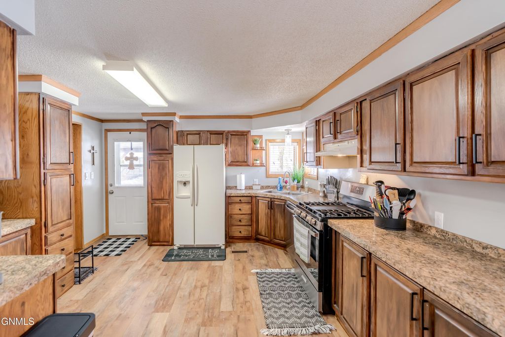 4333 Hale Lane, Bismarck, ND 58503 photo 11