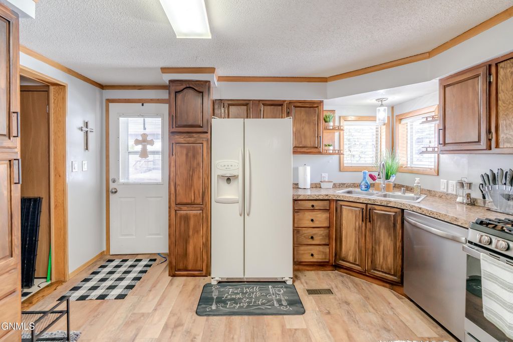 4333 Hale Lane, Bismarck, ND 58503 photo 12