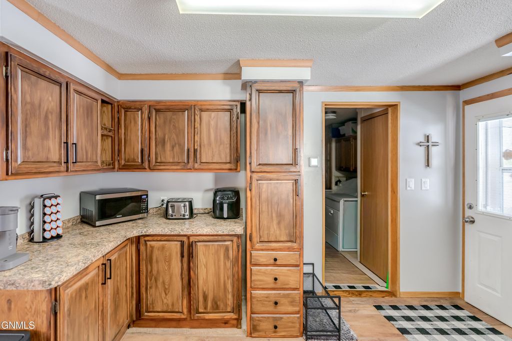 4333 Hale Lane, Bismarck, ND 58503 photo 13