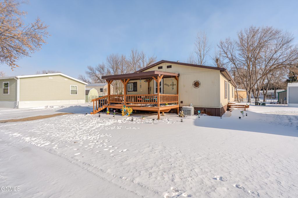 4333 Hale Lane, Bismarck, ND 58503 photo 2