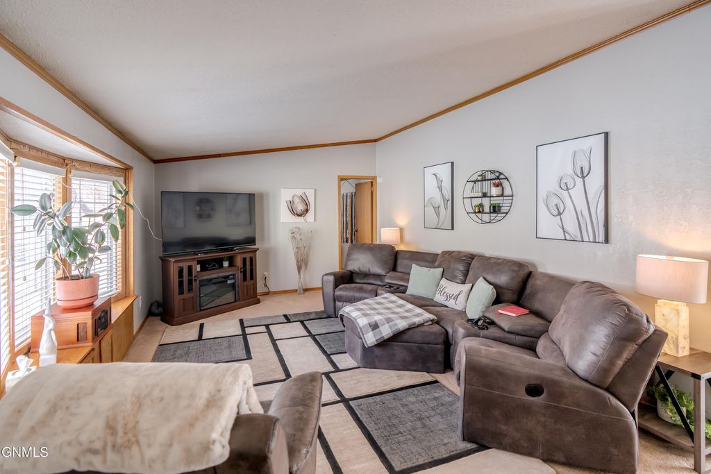 4333 Hale Lane, Bismarck, ND 58503 photo 5