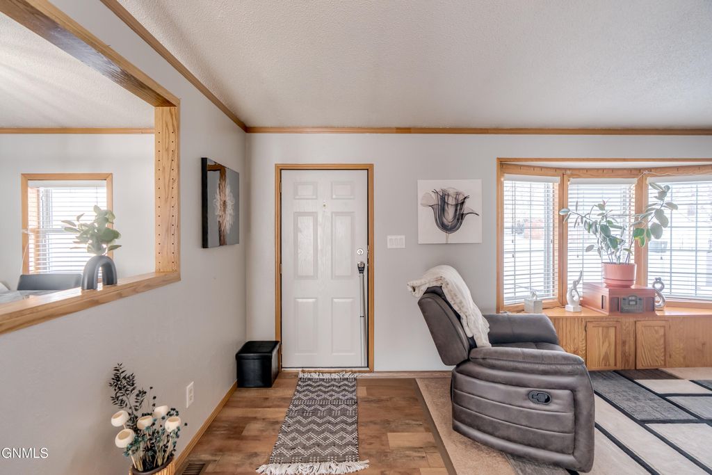 4333 Hale Lane, Bismarck, ND 58503 photo 8