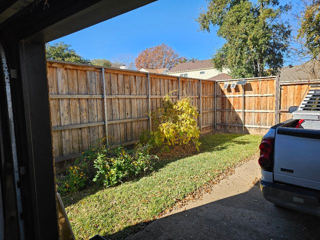 404 L Thompson Street, Cedar Hill, TX 75104