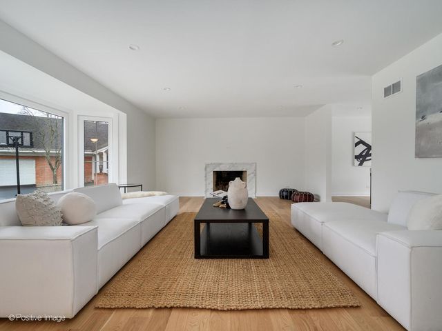 3031 Indianwood Road, Wilmette, IL 60091