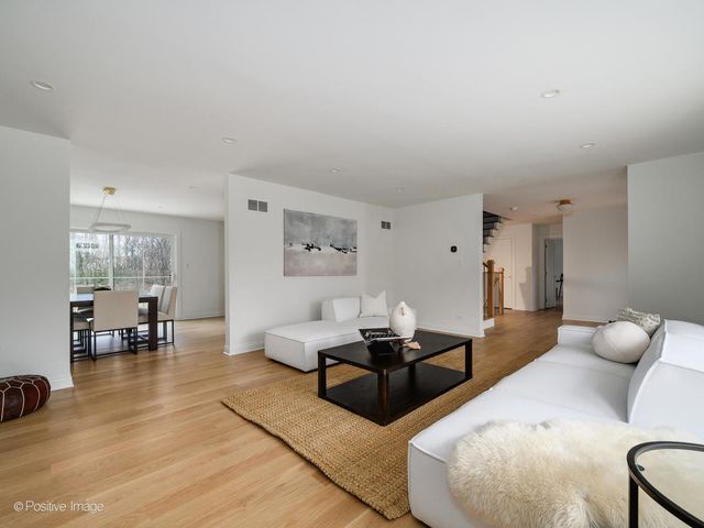 3031 Indianwood Road, Wilmette, IL 60091