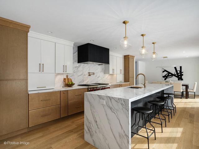 3031 Indianwood Road, Wilmette, IL 60091