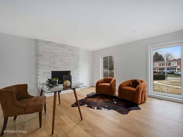 3031 Indianwood Road, Wilmette, IL 60091