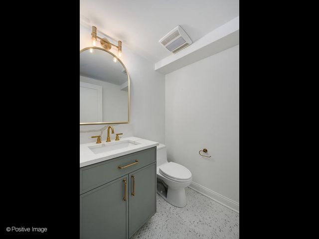 3031 Indianwood Road, Wilmette, IL 60091