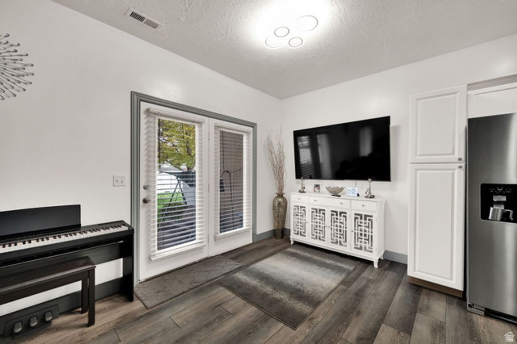 Image 11 of property listing at 7187 S 420 E, Midvale, UT 84047