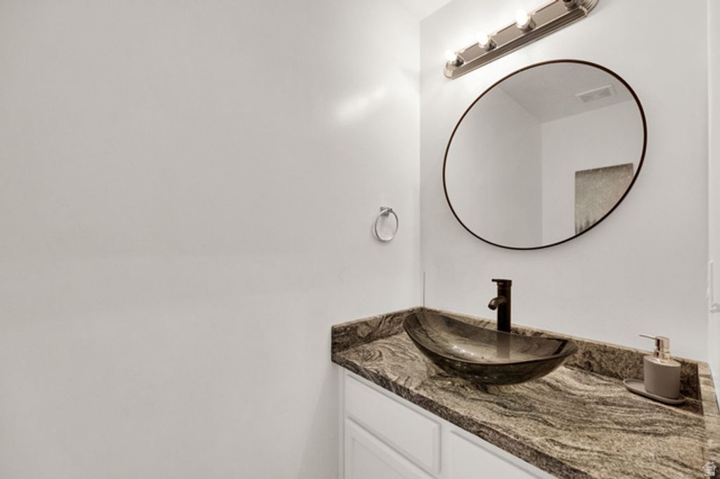 Image 12 of property listing at 7187 S 420 E, Midvale, UT 84047