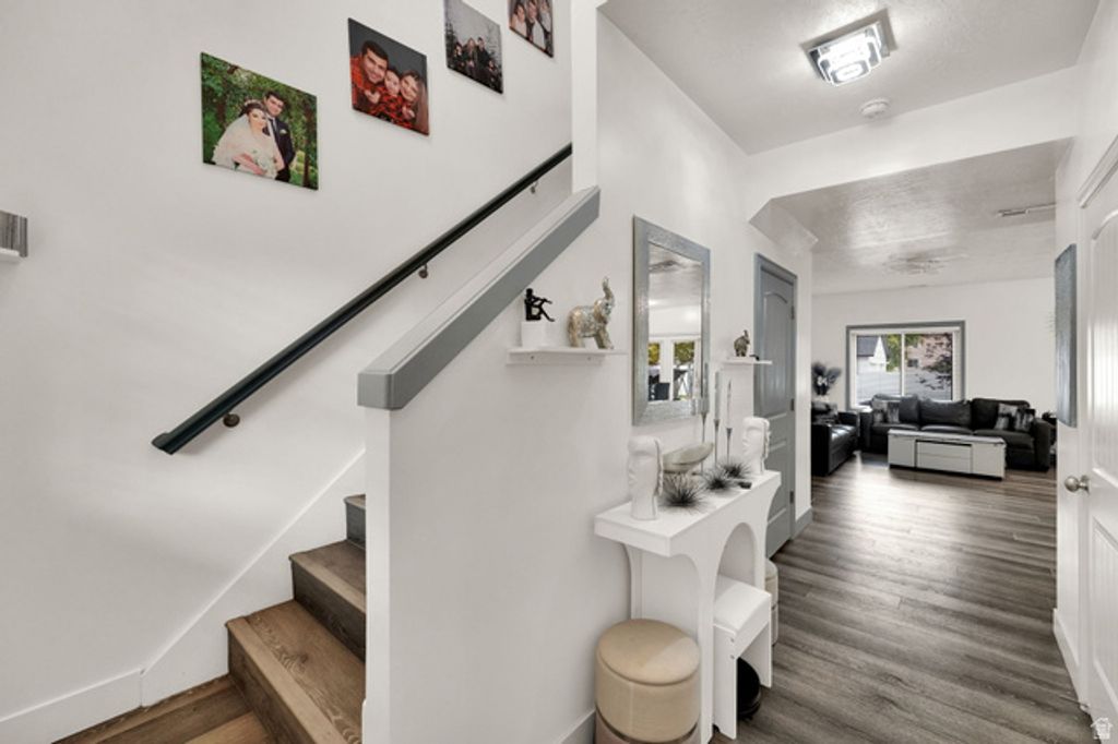 Image 4 of property listing at 7187 S 420 E, Midvale, UT 84047