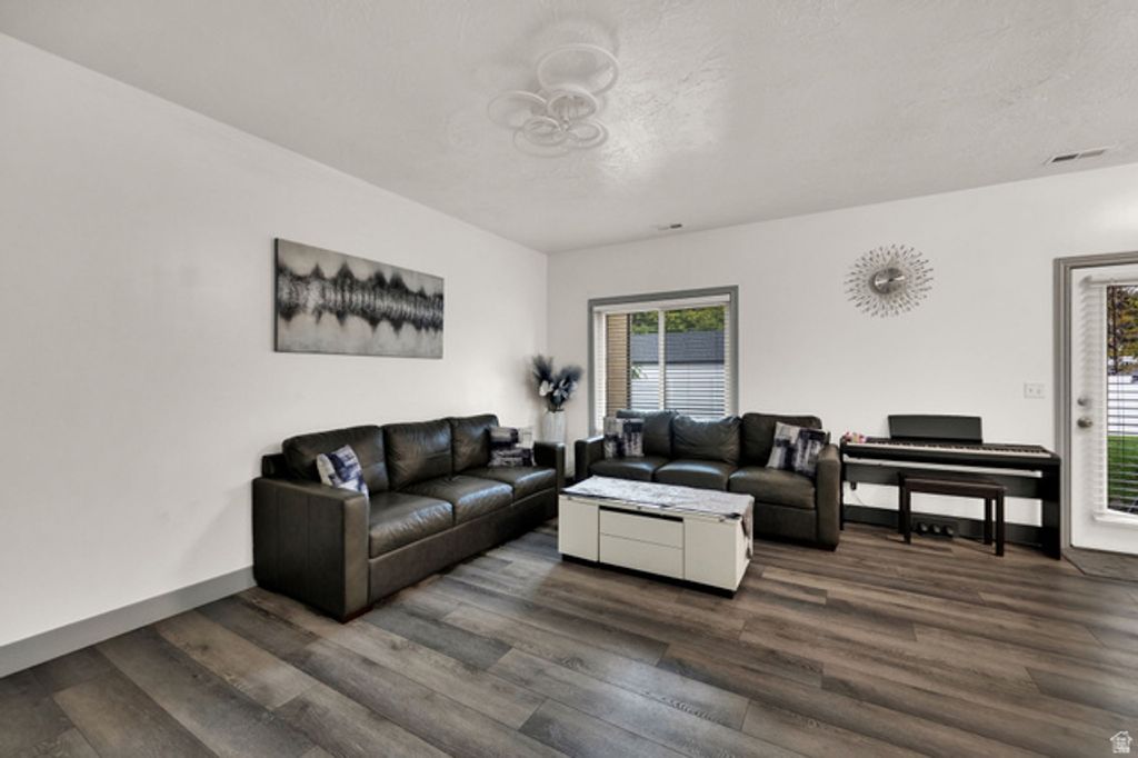 Image 5 of property listing at 7187 S 420 E, Midvale, UT 84047