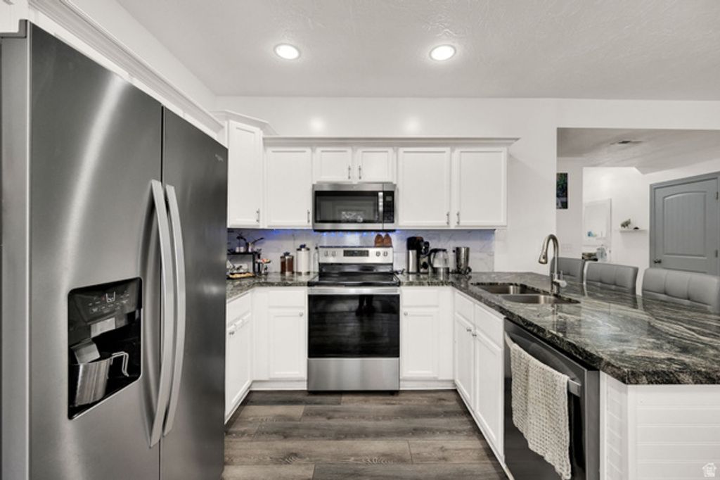 Image 7 of property listing at 7187 S 420 E, Midvale, UT 84047