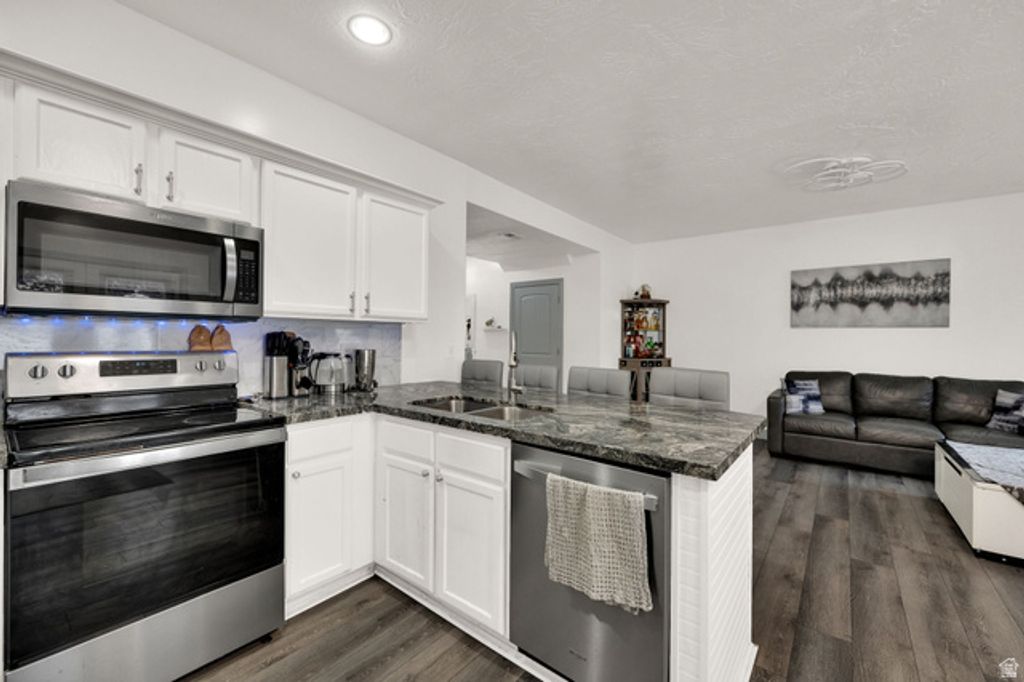 Image 9 of property listing at 7187 S 420 E, Midvale, UT 84047