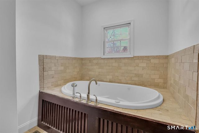 57 Vineyard Road, North Haven, CT 06473