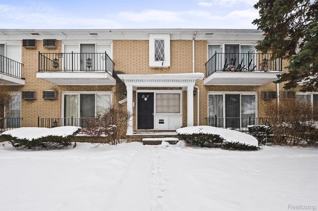 22270 Kelly Road, Eastpointe, MI 48021