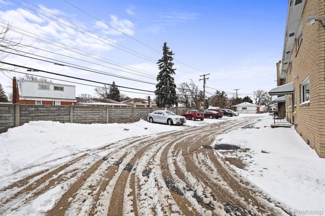 22270 Kelly Road, Eastpointe, MI 48021