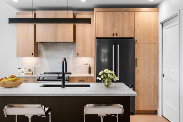 144 Oakes Street SW 2002, Grand Rapids, MI 49503