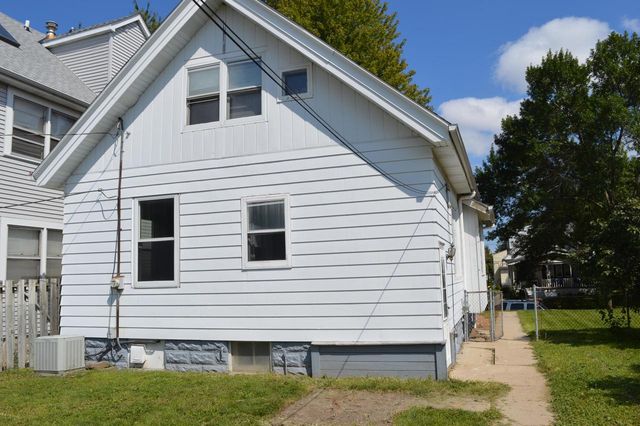 1735 S 73rd STREET, West Allis, WI 53214