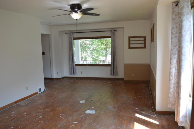 1735 S 73rd STREET, West Allis, WI 53214